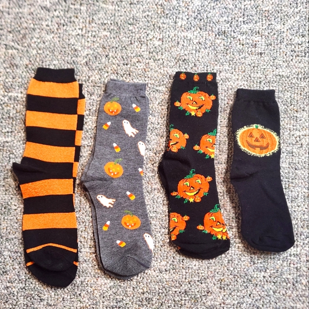 Bloomingdale's Set of 4 Ladies Halloween Crew Socks